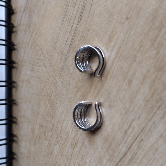 White Rhodium cuff earrings set - Picture 8 of 8